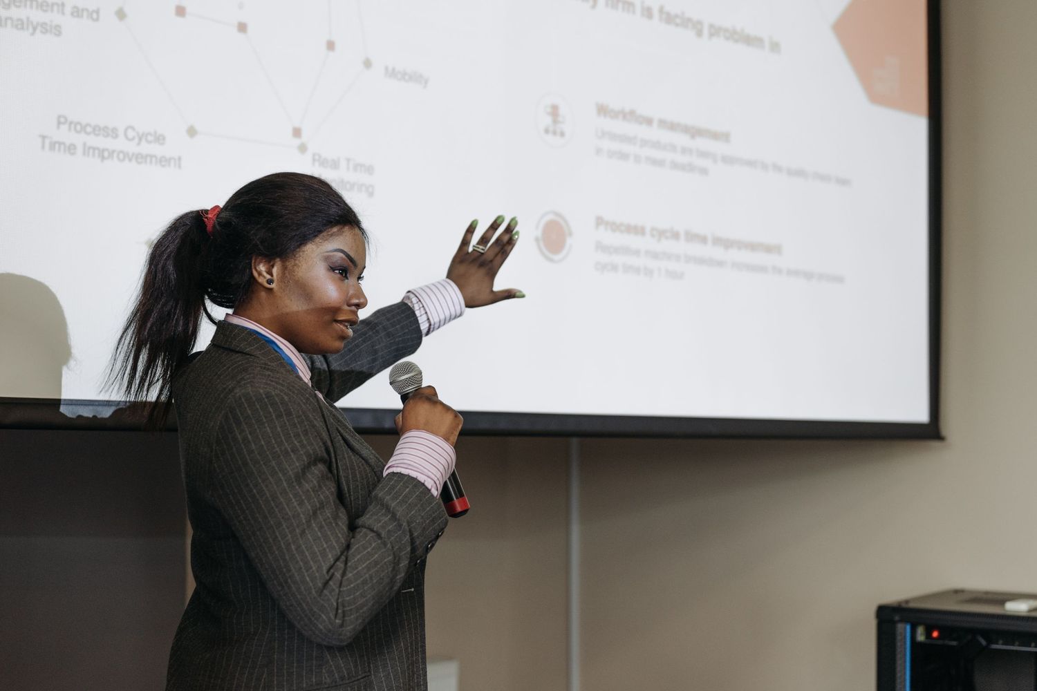 A mentor leading a live lecture session